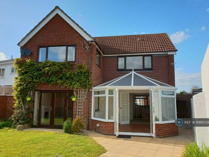4 Bedroom Detached House To Rent In Lancaster Close, Lee On The Solent, PO13