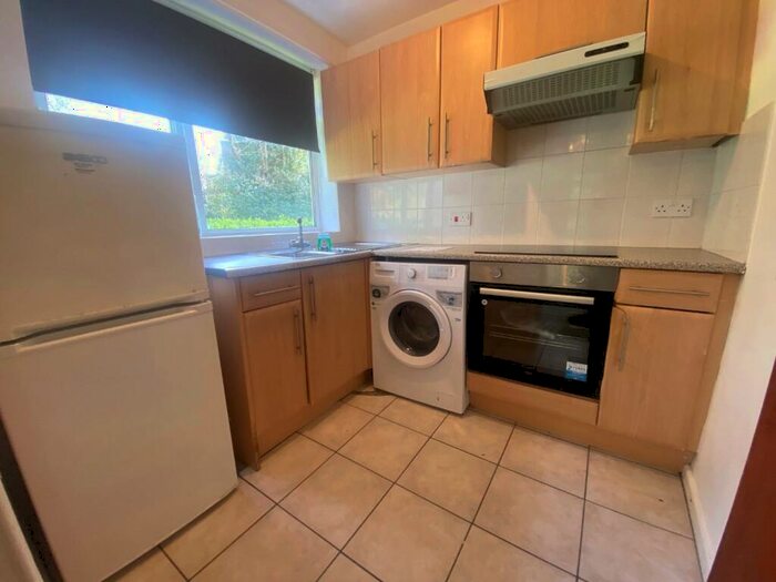 Studio To Rent In Savoy Close, Birmingham, B32