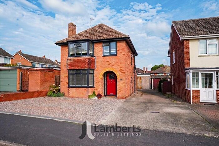 3 Bedroom Detached House For Sale In Teal Road, Studley, B80
