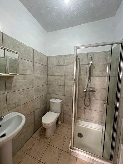 1 Bedroom Semi-Detached House To Rent In Ilford, IG1