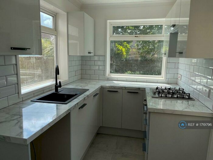 3 Bedroom Semi-Detached House To Rent In Ridgeway Avenue, Dunstable, LU5