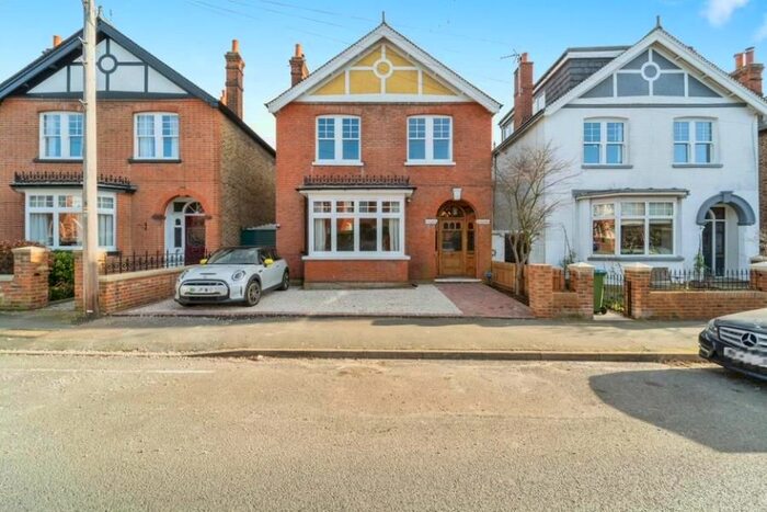 4 Bedroom Detached House To Rent In Winchester Road, Walton-On-Thames, KT12