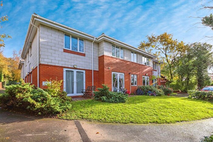 2 Bedroom Flat For Sale In Elm Grange, Oakdale Road, Poole, BH15