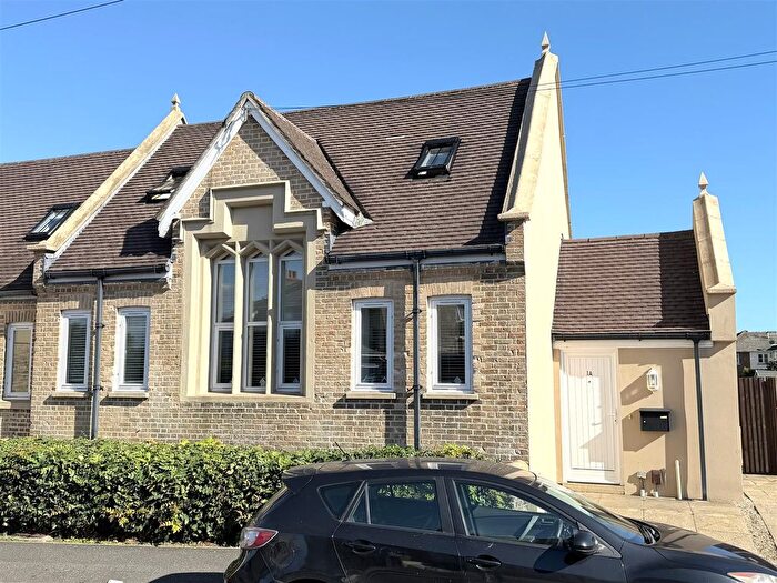 2 Bedroom Cottage For Sale In Tuckers Lane, Poole, BH15