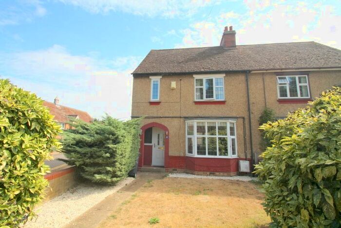 3 Bedroom Semi-Detached House To Rent In Willington Road, MK44