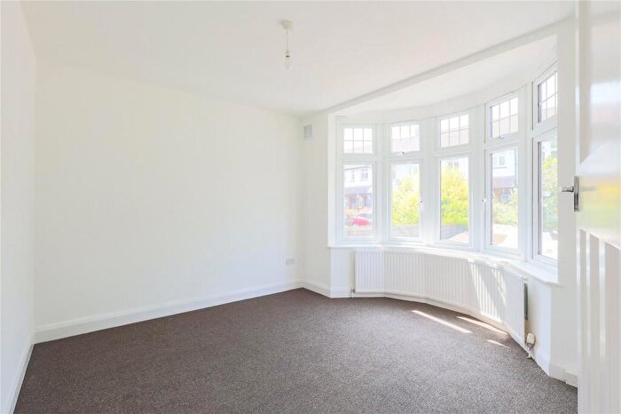 1 Bedroom Apartment To Rent In Warlters Close, Holloway, London, N7