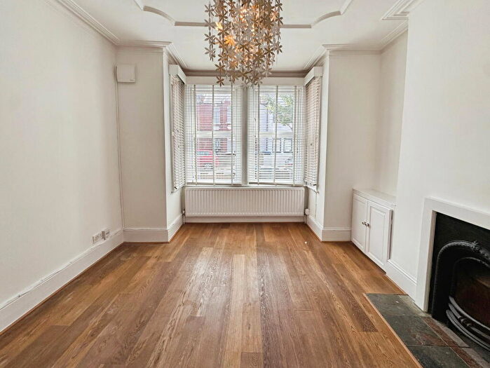 2 Bedroom Flat To Rent In Balmoral Road, London, NW2