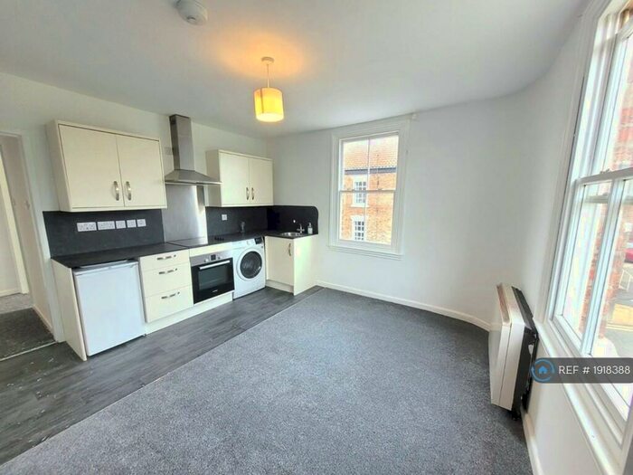 1 Bedroom Flat To Rent In High Street, Crowle, Scunthorpe, DN17