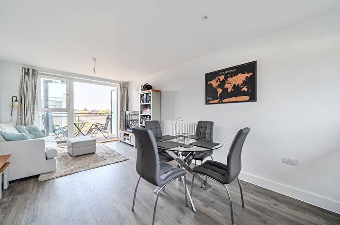 1 Bedroom Flat For Sale In Mole Road, Hersham, Walton On Thames, KT12