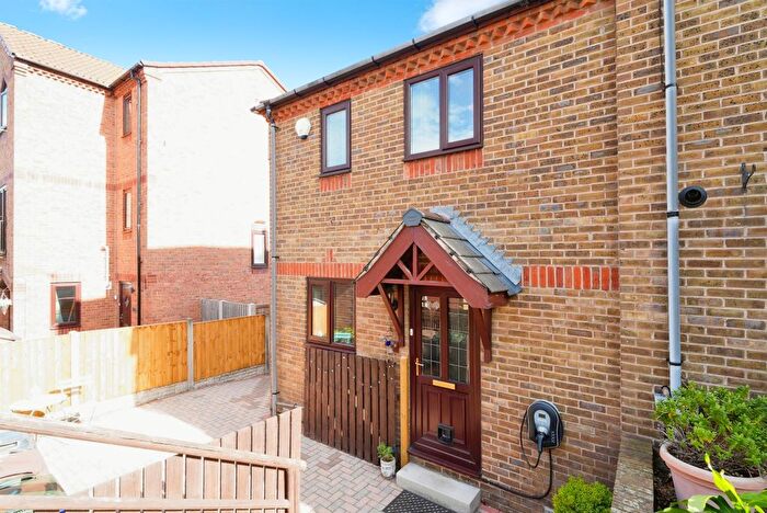 2 Bedroom Semi-Detached House For Sale In Laithe Croft, Dodworth, Barnsley, S75