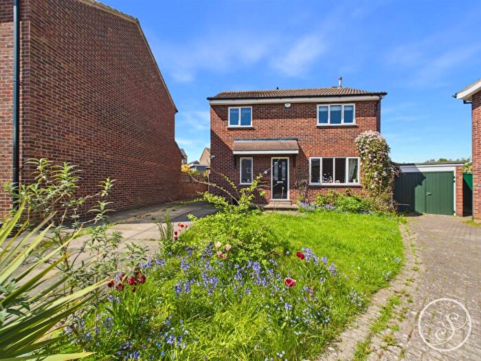 4 Bedroom Detached House For Sale In Spur Drive, Leeds, LS15