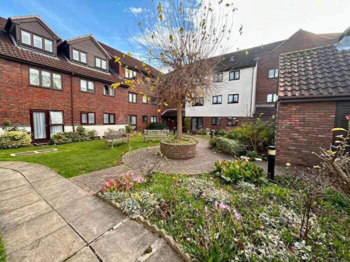 1 Bedroom Flat For Sale In Farm Hill Road, Waltham Abbey, EN9