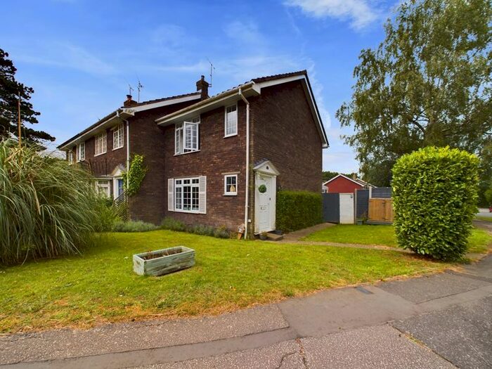 3 Bedroom End Of Terrace House To Rent In Strathmore Road, Ifield, Crawley, RH11