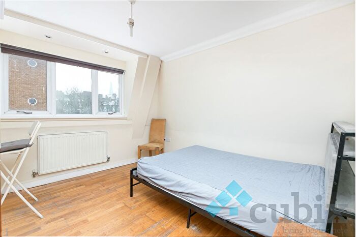 3 Bedroom Flat To Rent In Hendre Road, London, SE1