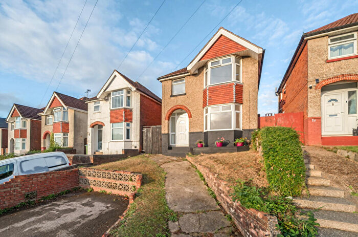 3 Bedroom Detached House To Rent In Woodmill Lane, Southampton, Hampshire, SO18