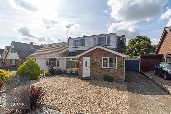 3 Bedroom Chalet For Sale In Laburnum Avenue, Taverham, Norwich, NR8