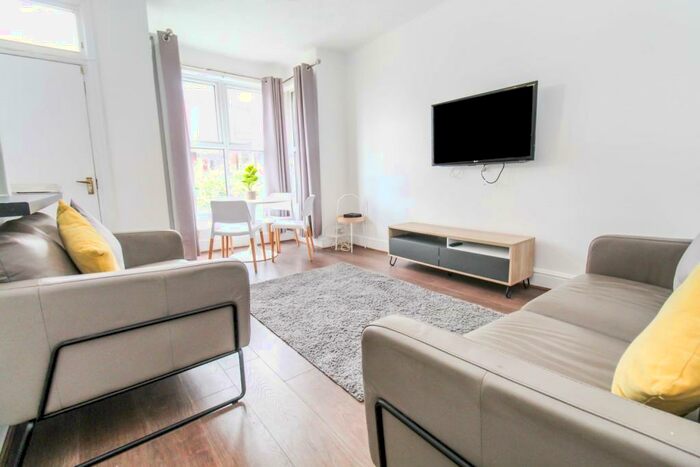 5 Bedroom Terraced House To Rent In St. Anns Mount, Burley, LS4