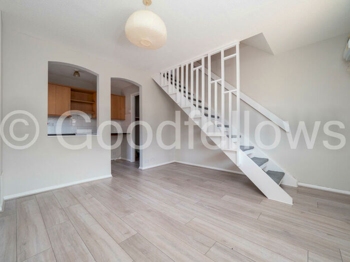 1 Bedroom End Of Terrace House To Rent In Lowry Crescent, Mitcham, Surrey, CR4