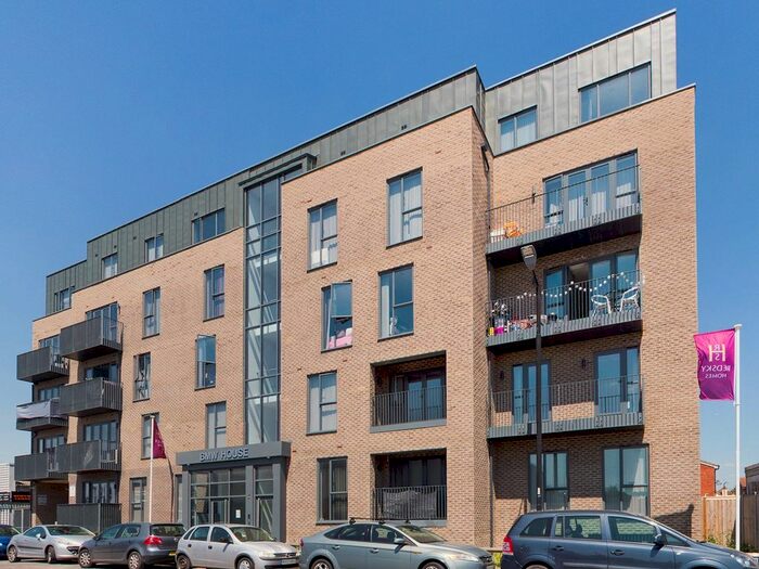 2 Bedroom Flat To Rent In Petersfield Avenue, Slough SL2