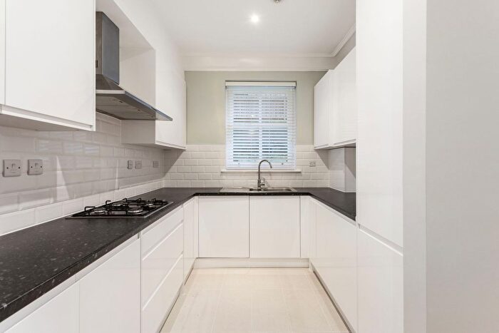 3 Bedroom Flat To Rent In Fitzjohns Avenue, London, NW3