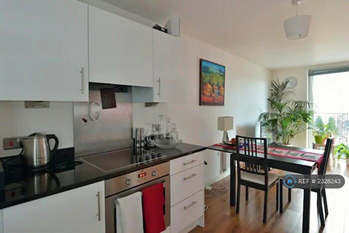 1 Bedroom Flat To Rent In Aquarelle House, London, EC1V