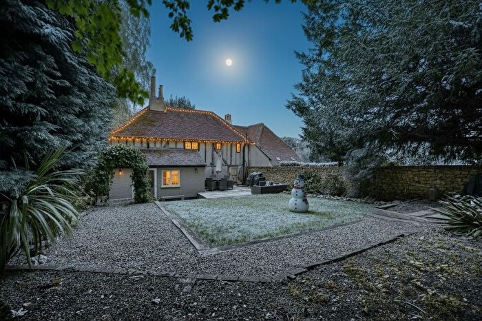 3 Bedroom Cottage For Sale In Ashford Road, Weavering, ME14