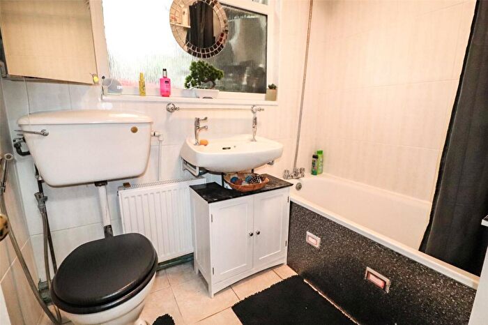 3 Bedroom Terraced House For Sale In Hazel Road, Erith, DA8