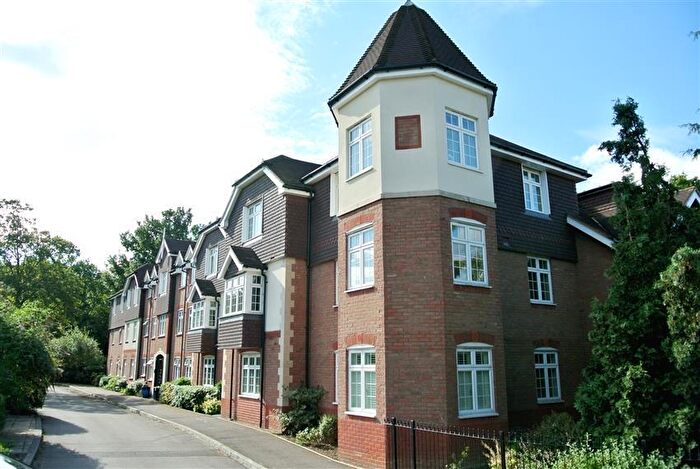 2 Bedroom Apartment To Rent In Brighton Road, Addlestone, KT15