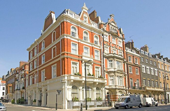 2 Bedroom Flat To Rent In Chesterfield Hill, Mayfair, W1J