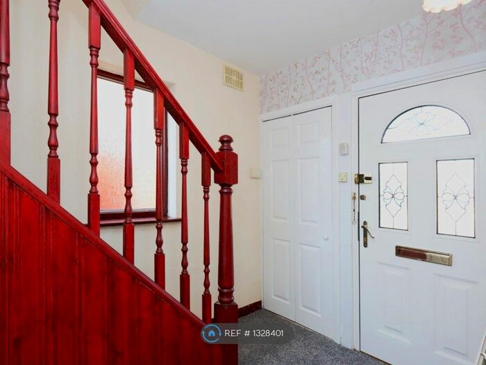 3 Bedroom Semi-Detached House To Rent In Tinkers Farm Road, Birmingham, B31