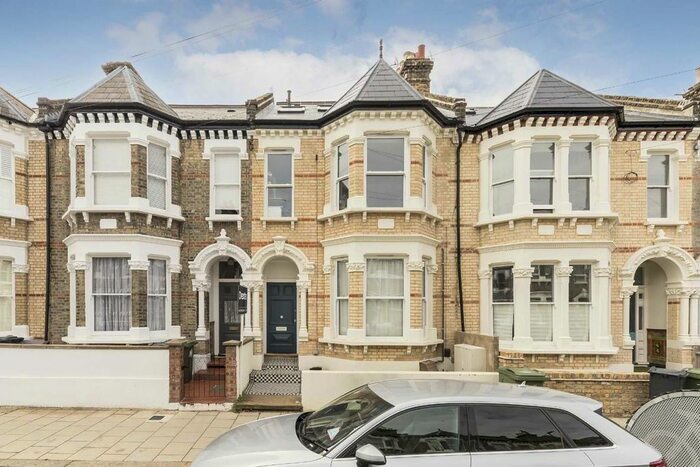 4 Bedroom Flat To Rent In Helix Road, London, SW2
