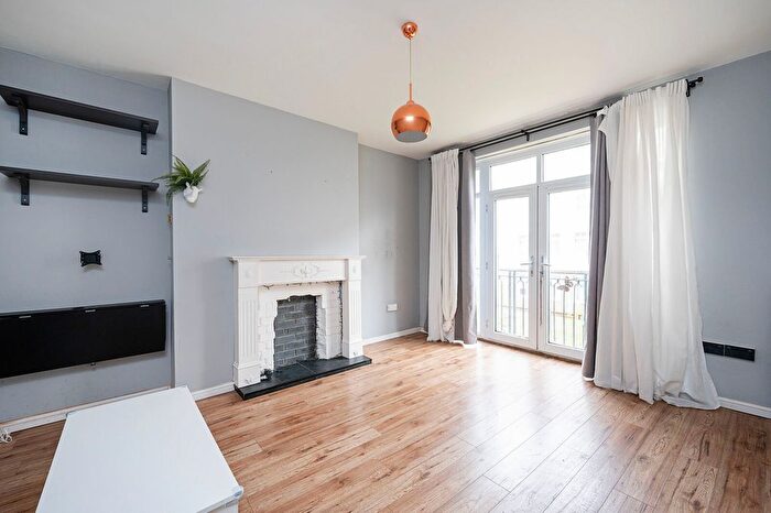 1 Bedroom Flat For Sale In Simmons House, Tower Hamlets, London, E2