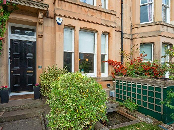 3 Bedroom Flat For Sale In / Hartington Place, Bruntsfield, Edinburgh, EH10