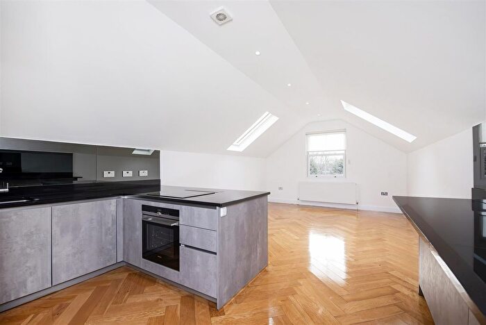 2 Bedroom Flat To Rent In Mount Park Crescent, London, W5