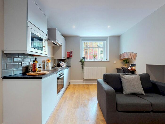 1 Bedroom Flat To Rent In Apt, Springfield Mount #, LS2
