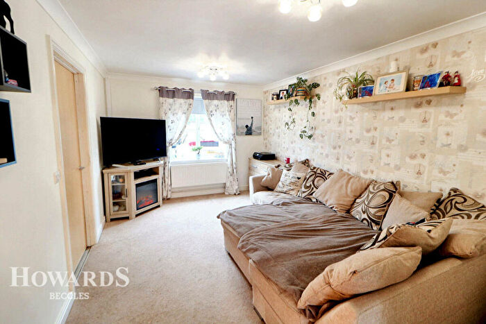3 Bedroom Terraced House For Sale In George Brown Way, Beccles, NR34