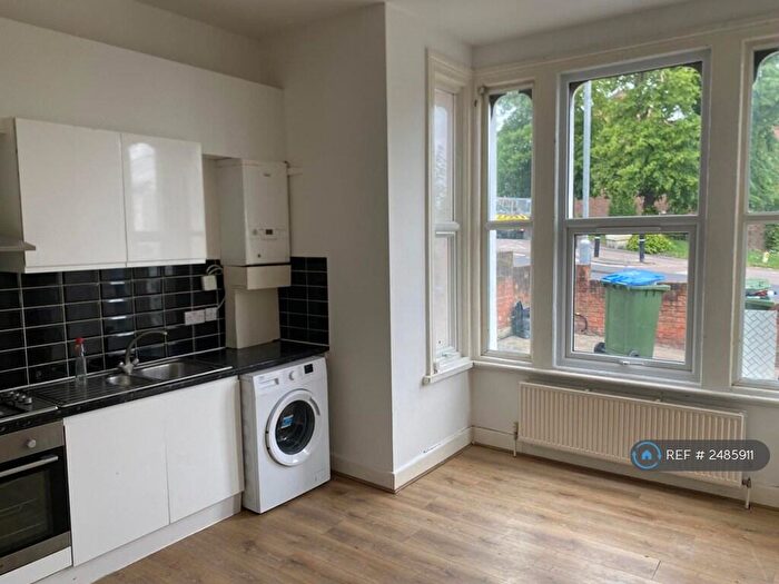 2 Bedroom Flat To Rent In Eglinton Hill, London, SE18