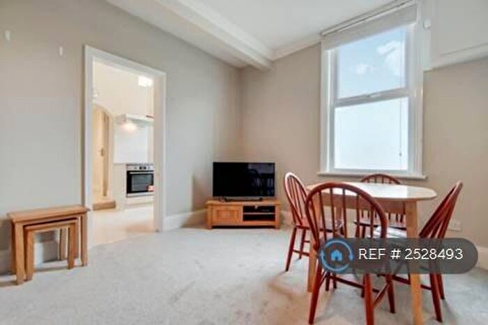 1 Bedroom Maisonette To Rent In Exning Road, Canning Town, E16