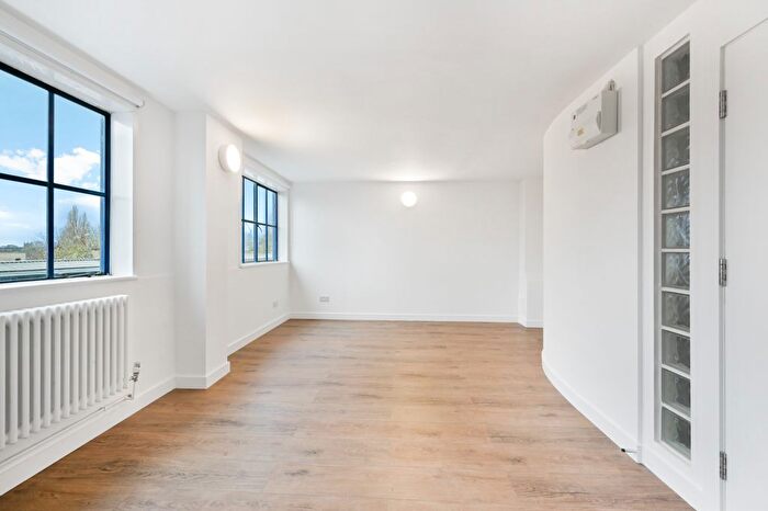 1 Bedroom Flat To Rent In Henshall Street, London, N1