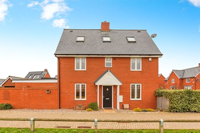 3 Bedroom Detached House For Sale In Marsworth Drive, Broughton, Aylesbury, HP22
