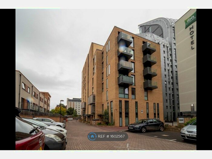 2 Bedroom Flat To Rent In Underhill Gardens, Ealing, London, W5