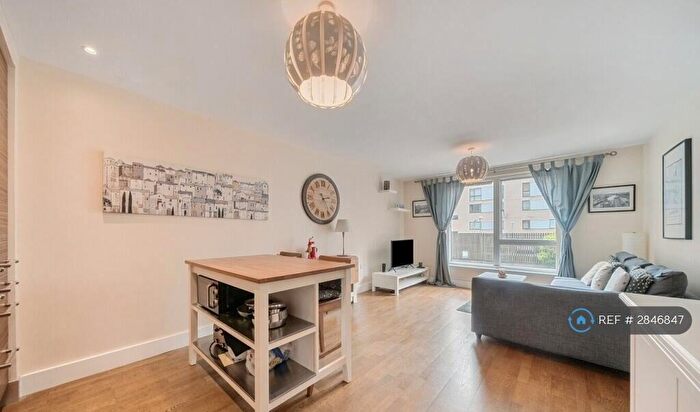 2 Bedroom Flat To Rent In Falcon Drive, Cardiff, CF10