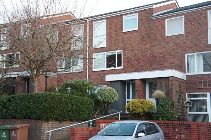 2 Bedroom Maisonette To Rent In Harrison Close, Redhill, RH2