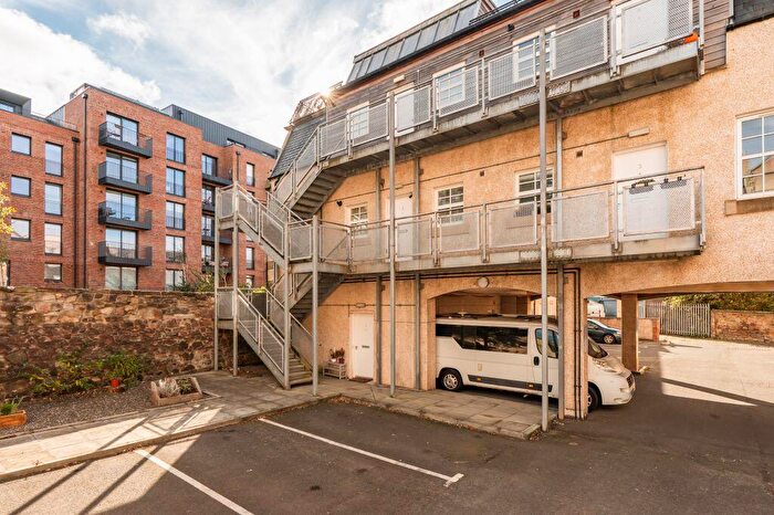 1 Bedroom Flat For Sale In Watson Crescent Lane, Edinburgh, EH11