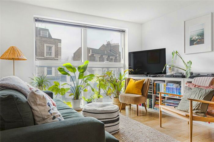 2 Bedroom Apartment To Rent In Powell Road, London, Uk, E5