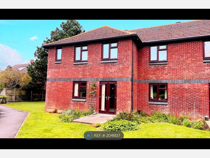 1 Bedroom Flat To Rent In Sea Front, Hayling Island, PO11