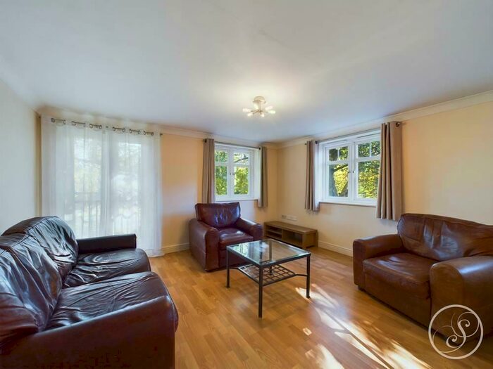 2 Bedroom Flat To Rent In Brackenhurst Drive, Moortown, Leeds, LS17