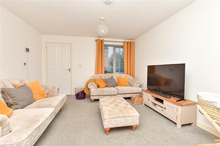 3 Bedroom Semi-Detached House For Sale In Hop Garden Crescent, Newington, Kent, ME9