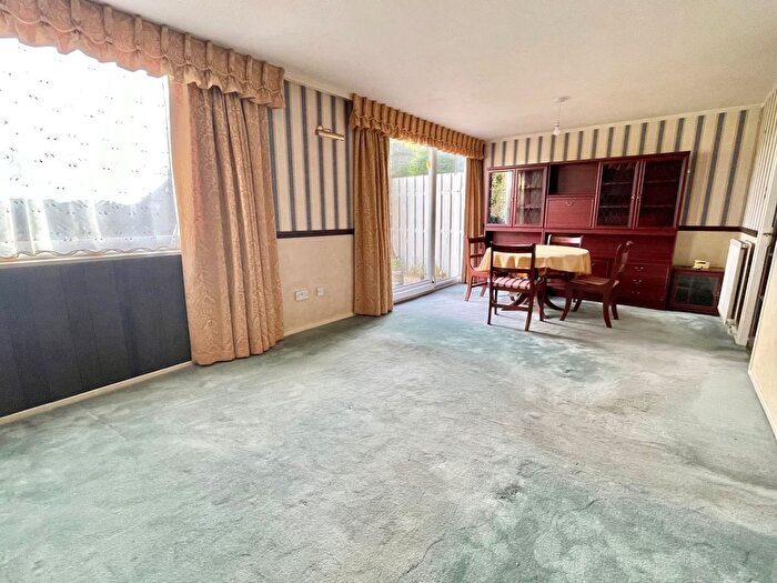 3 Bedroom Property To Rent In Whinacre Walk, Sheffield, S8