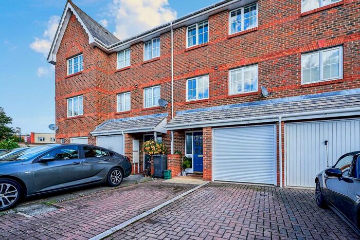 3 Bedroom House To Rent In Gleeson Mews, Addlestone, KT15